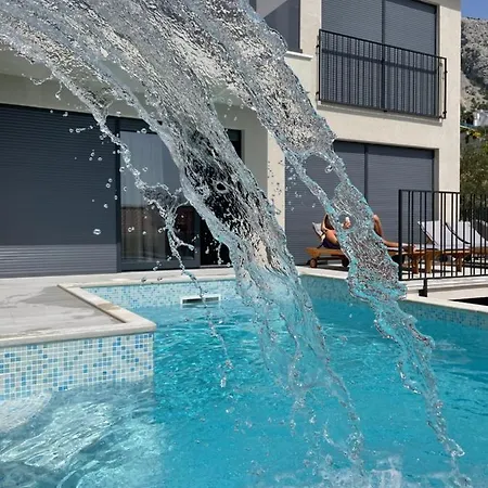 Luxury With Pool And Jacuzzi Villa *
