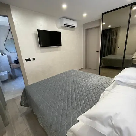 Luxury With Pool And Jacuzzi Villa Makarska