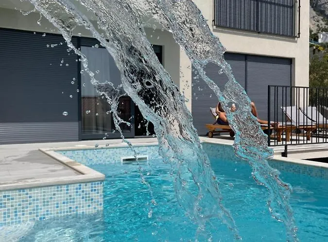 Luxury With Pool And Jacuzzi Villa *