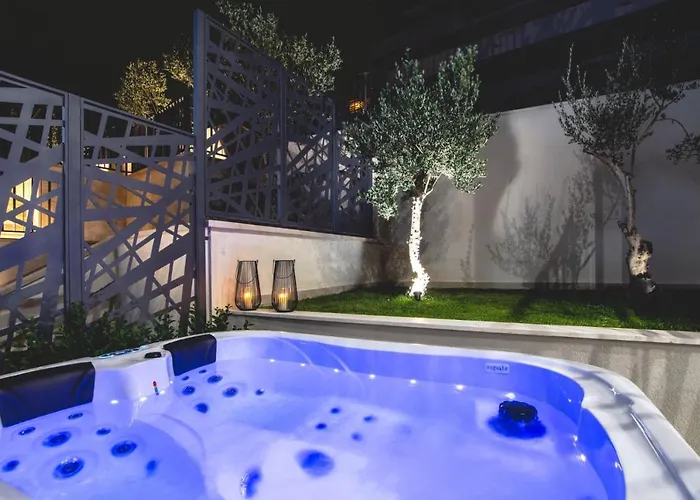 Luxury With Pool And Jacuzzi Villa
