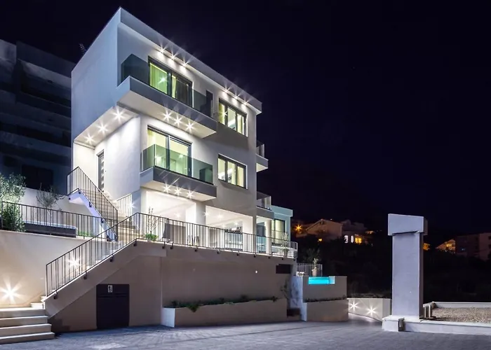 Luxury With Pool And Jacuzzi * Makarska