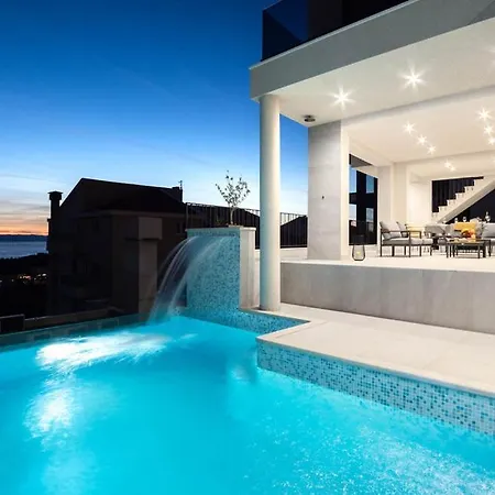 Luxury With Pool And Jacuzzi マカルスカ