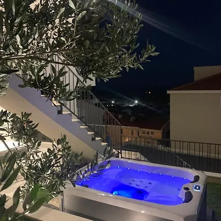Luxury With Pool And Jacuzzi Вилла *