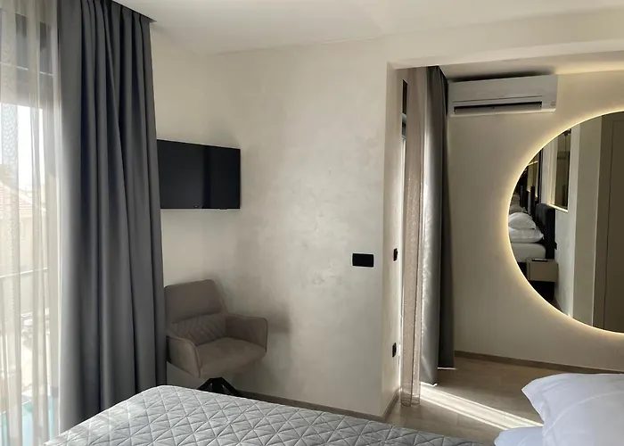 Vila Luxury With Pool And Jacuzzi