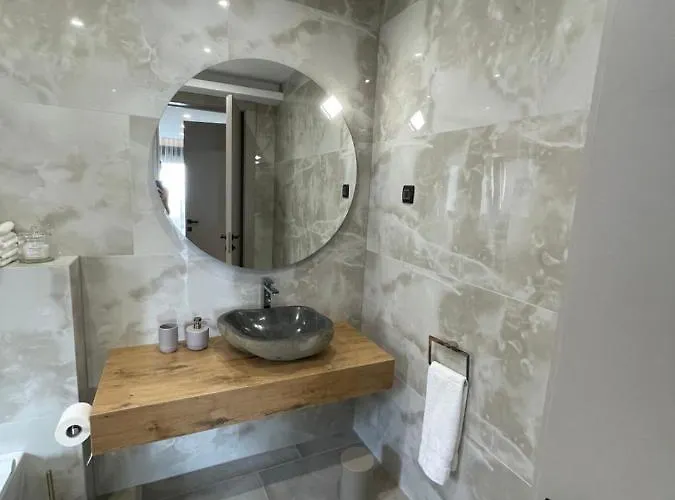 Luxury With Pool And Jacuzzi Vila Makarská