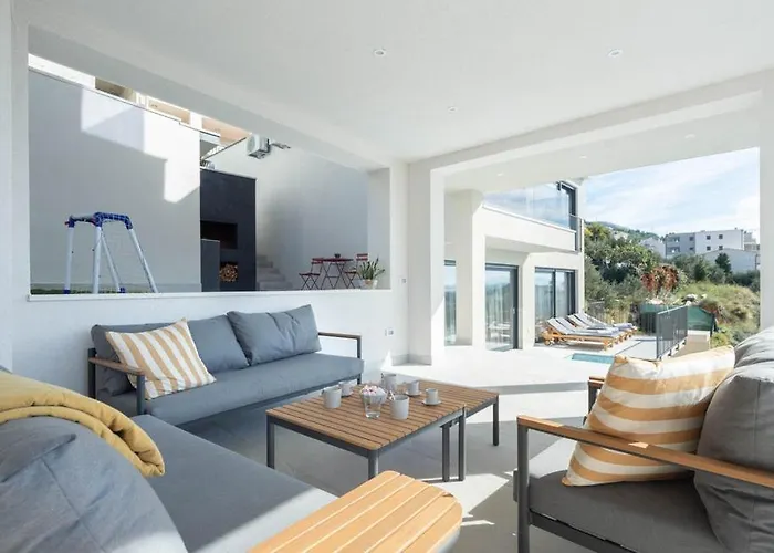 Luxury With Pool And Jacuzzi Vila Makarská