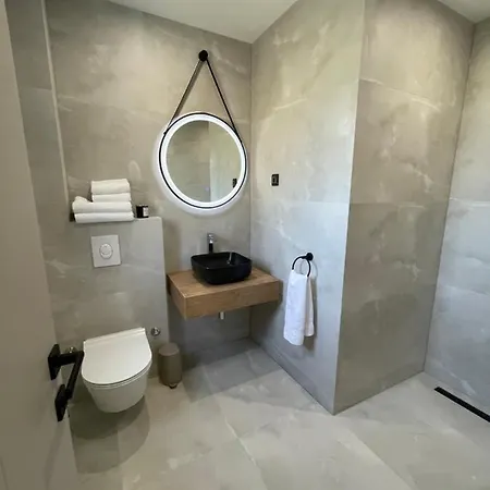 Luxury With Pool And Jacuzzi *