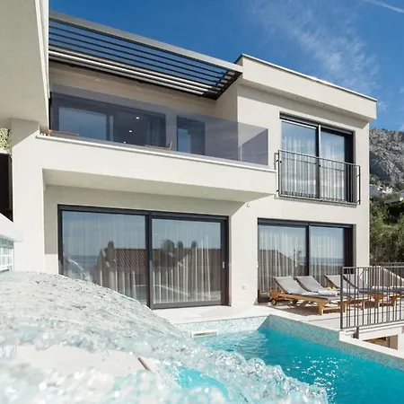 فيلة Luxury With Pool And Jacuzzi *