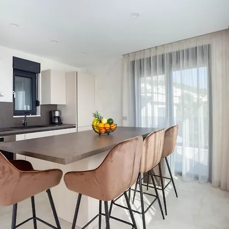 Вилла Luxury With Pool And Jacuzzi *